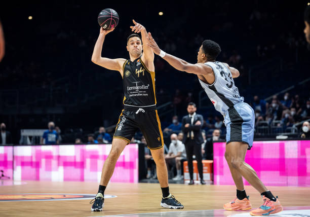 业背景与优 业背景与优