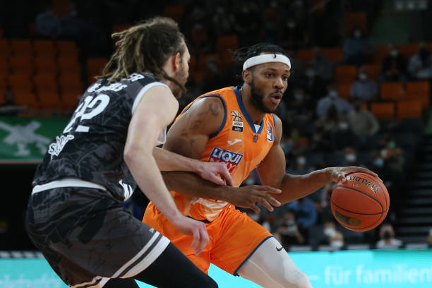 通过归化政 通过归化政